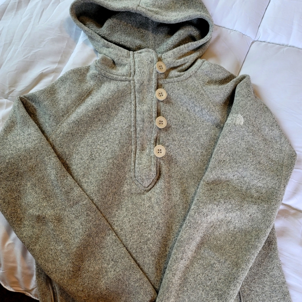 North face sweater